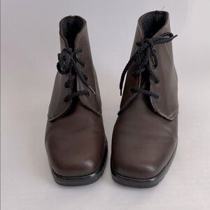 Classic Brown Women’s Dress Laced Ankle Boots size 6.5